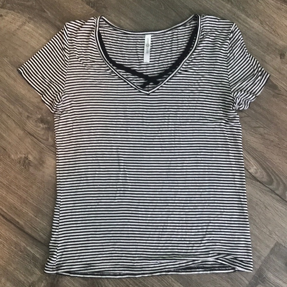 Black and white shot sleeve top